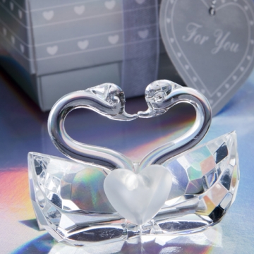 Choice Crystal "Kissing Swans" in Deluxe Giftbox