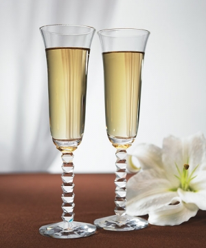 "Interlocking Diamond" Stem Champagne Flutes ~ Engraving